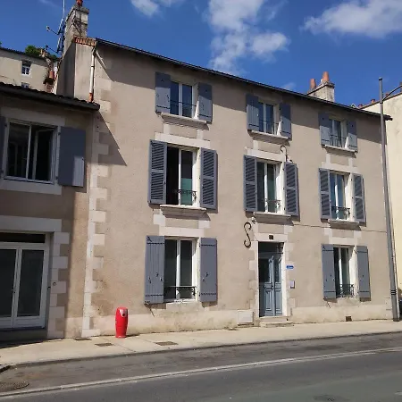 B&B Les Trois Fontaines 푸아티에